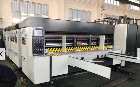 Karton Kutu İki Renkli Baskı Yerleştirme Kalıp Kesme Makinesi Otomatik 150pcs / Min